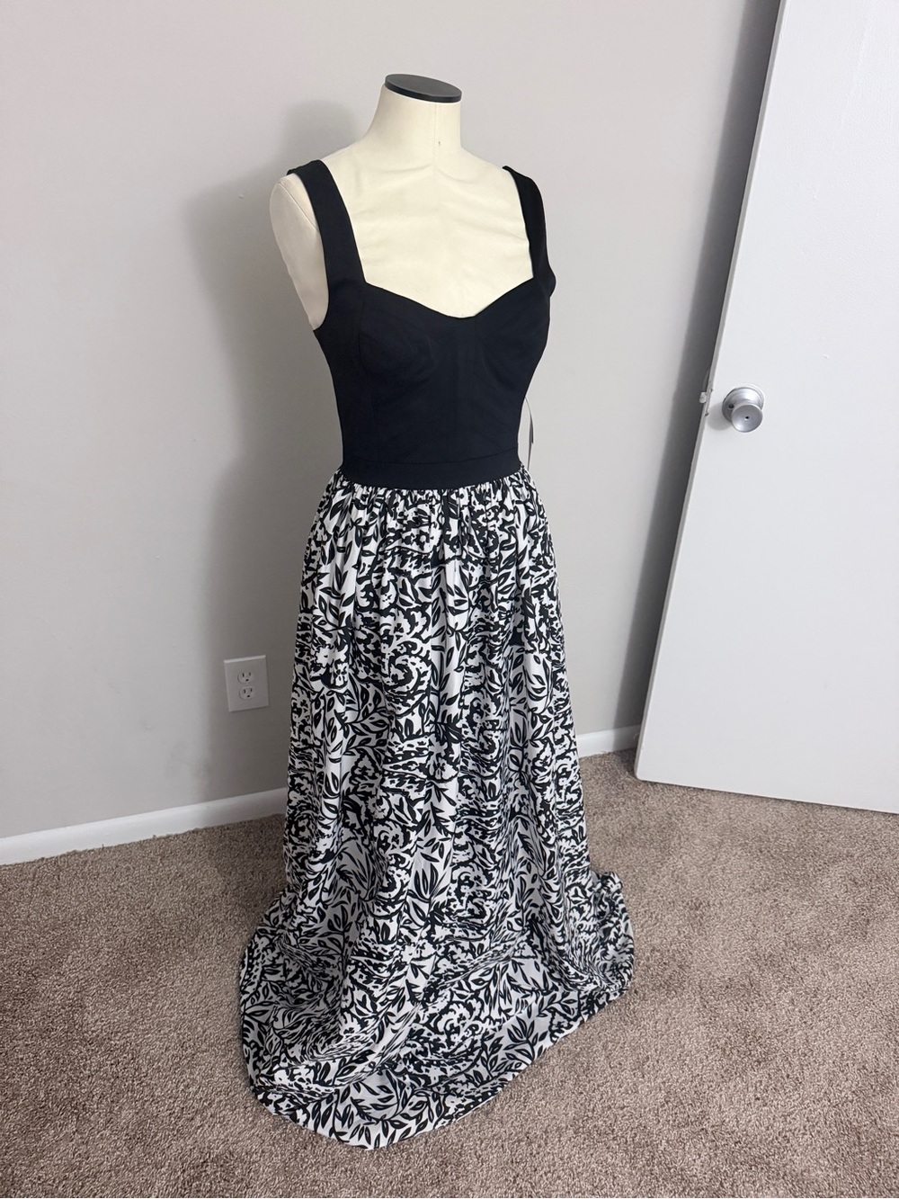Aidan Mattox Black & White Formal Gown Size 6 NWT Elegant Sweetheart Maxi Dress - Picture 2 of 6